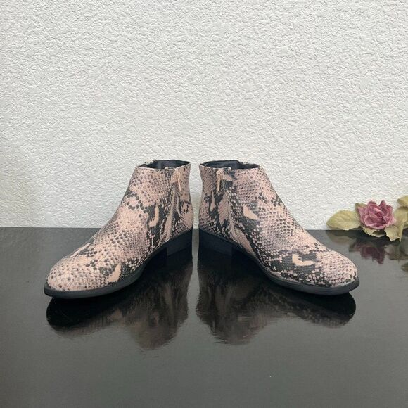 *NWOT* Time & Tru Snake Print Ankle Booties Size 8.5 - Picture 1 of 7